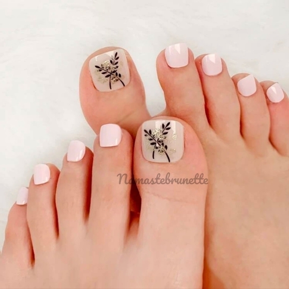 2/$16 Boho Leaf Press On Toenails - Picture 7 of 16
